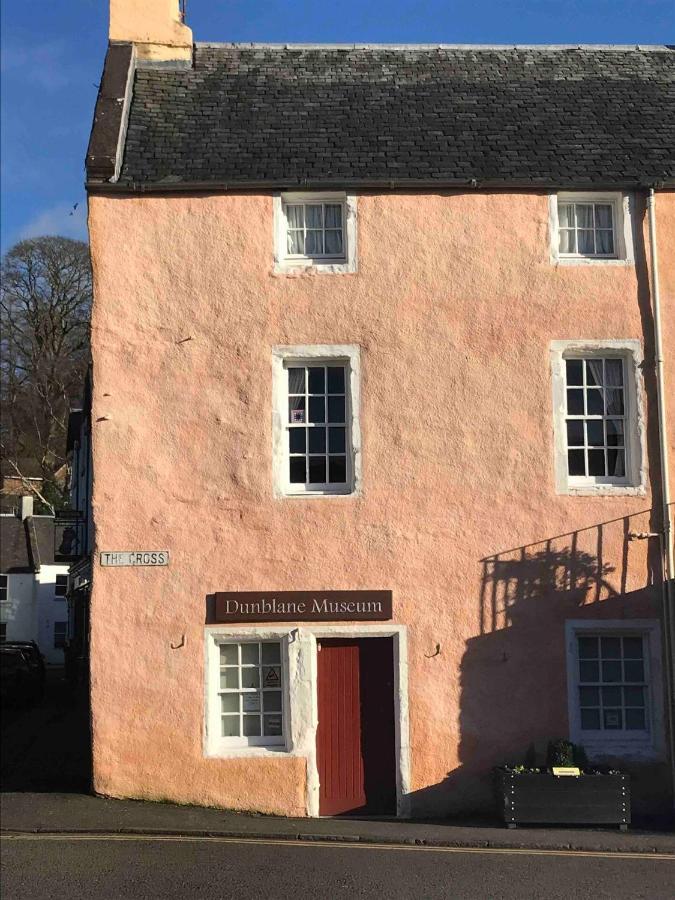 Fantastic 2 Bed Flat In Dunblane High Street Apartamento Exterior foto